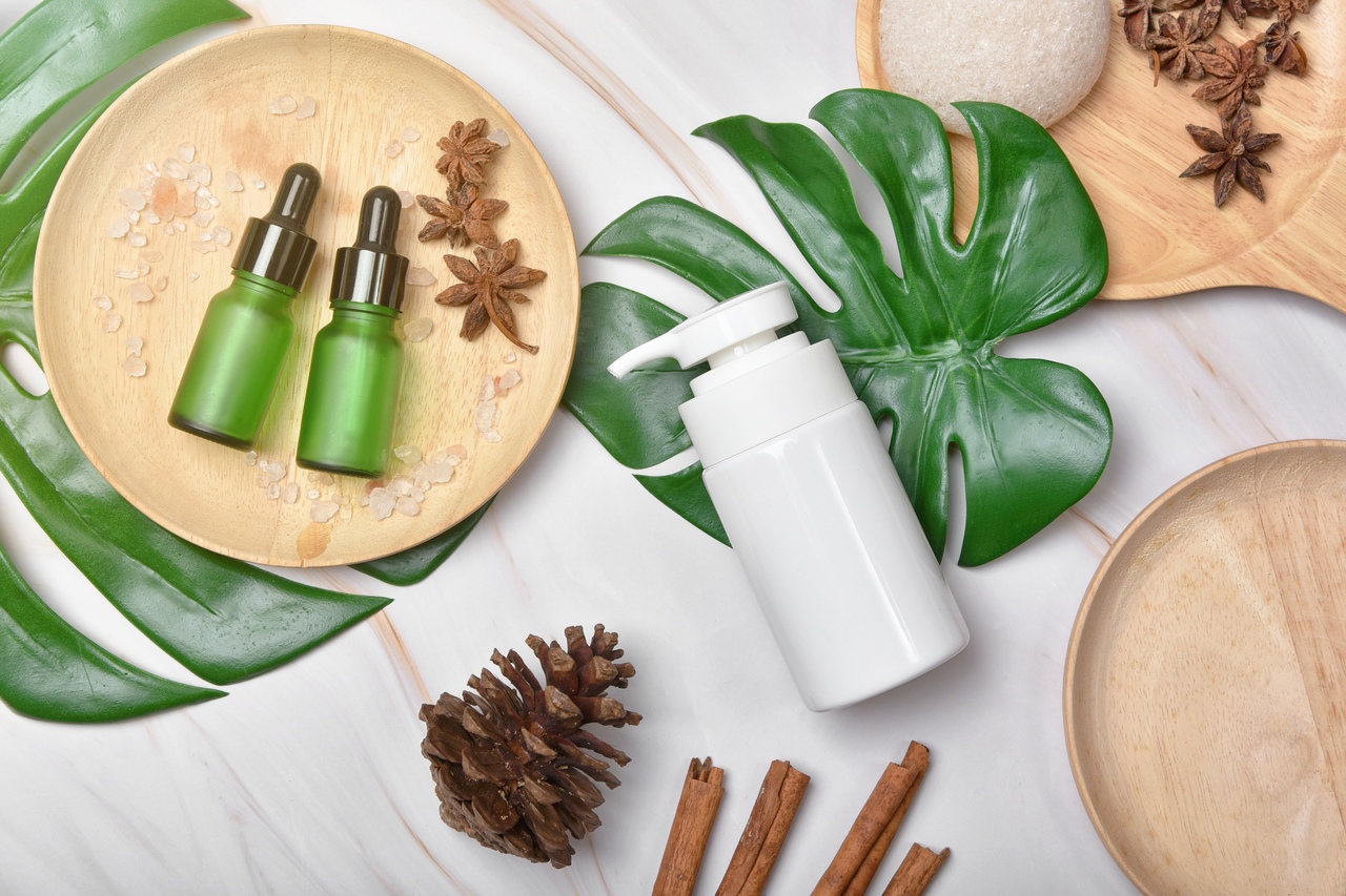 natural-skincare-beauty-product-concept-cosmetic-2024-11-25-12-35-30-utc_Easy-Resize.com