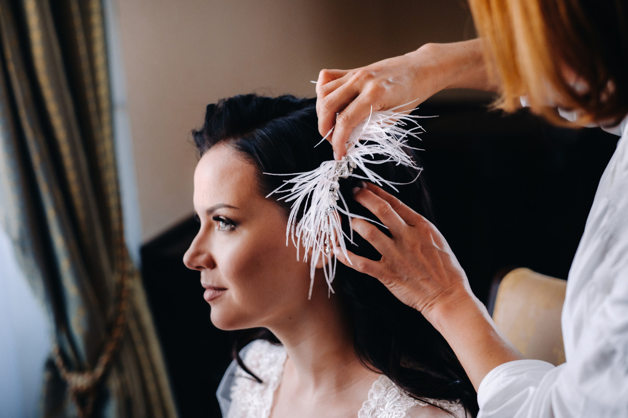 the-bride-is-decorated-with-feathers-in-her-hairst-2025-03-27-02-27-13-utc_Easy-Resize.com